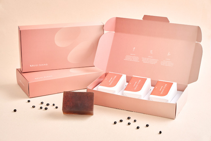 LABUBU 潛水員，單筆消費$999即可憑券購買